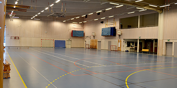 Insidan av Skogstorps sporthall.