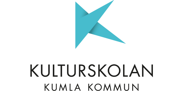 Bilden visar Kulturskolans logga, en blå stjärnliknande illustration med texten "Kulturskolan Kumla kommun"
